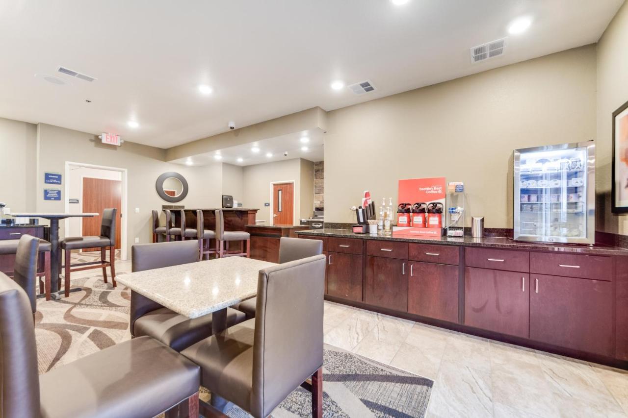 Cobblestone Hotel & Suites - Cozad Dış mekan fotoğraf
